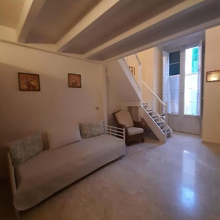 Holiday House Nel Cuore Di Bari Kültér fotó