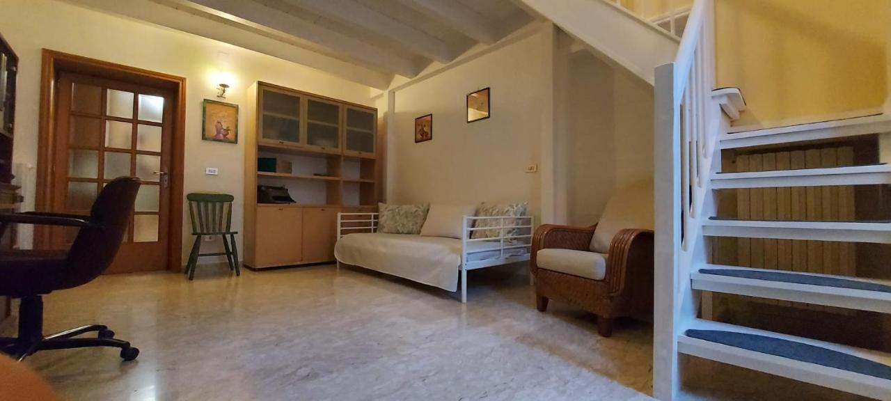 Holiday House Nel Cuore Di Bari Kültér fotó