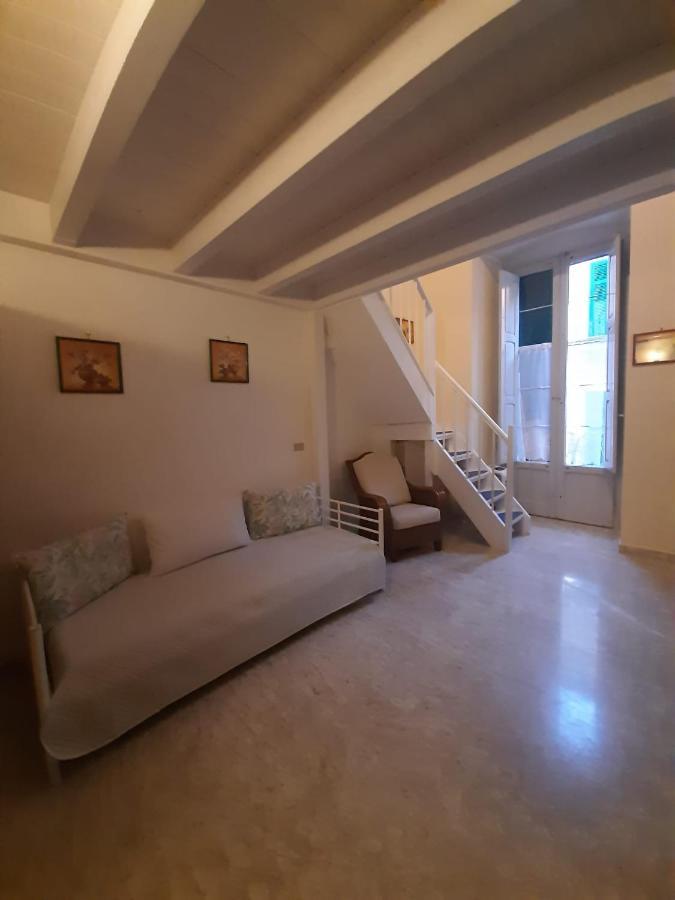 Holiday House Nel Cuore Di Bari Kültér fotó