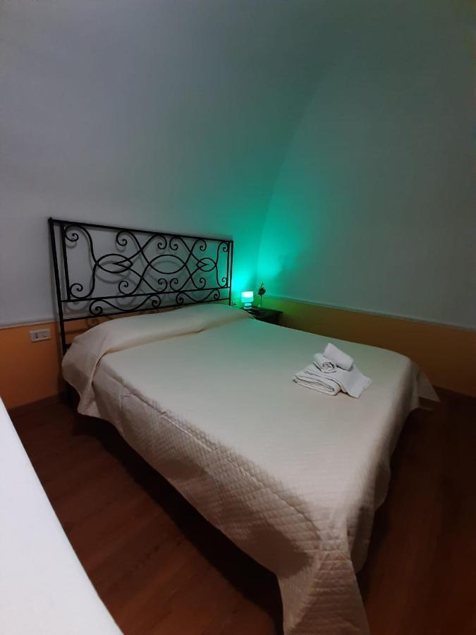 Holiday House Nel Cuore Di Bari Kültér fotó