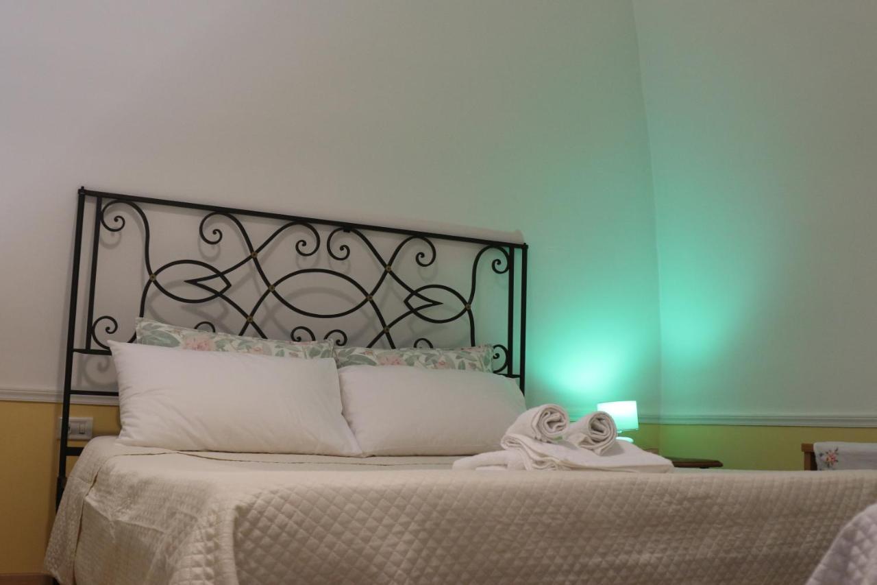 Holiday House Nel Cuore Di Bari Kültér fotó